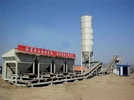 湖北600噸穩(wěn)定土攪拌站生產(chǎn)線(xiàn)